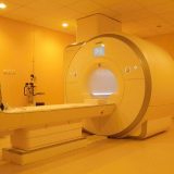 MRIはなぜうるさい？音の原因と実際の音を紹介