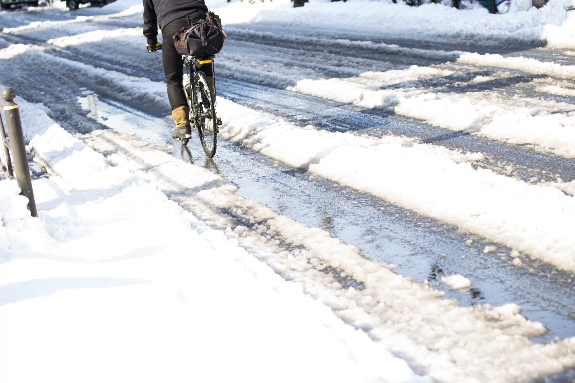 冬でも安心！凍結道路や雪道の自転車の滑り止めと乗り方のコツを紹介
